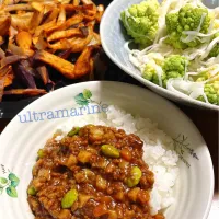 ＊デミキーマカレーと紫玉ねぎときのこのオーブン焼き、ロマネスコ♪♪＊|ultramarineさん