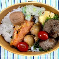 焼鮭、ハンバーグ、焼きホタテ、玉子焼き🍱|なお🅿️さん