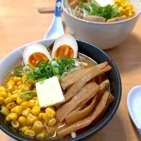 お昼は味噌コーンバターラーメン|こどもおやじさん