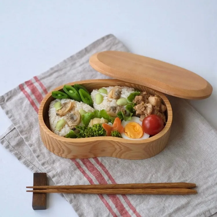 アサリと干しエビと枝豆の炊き込みご飯の
おにぎり弁当♡ ﾟ+｡:.ﾟ|ohanaさん