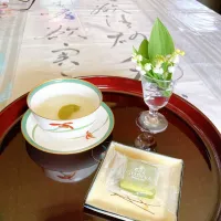 grandma八十八夜とすずらんの日☆今日のおやつ☆
庭のお茶の葉で…番茶みたいな味やったけど…一応､我が家の新茶なり|kaoriさん