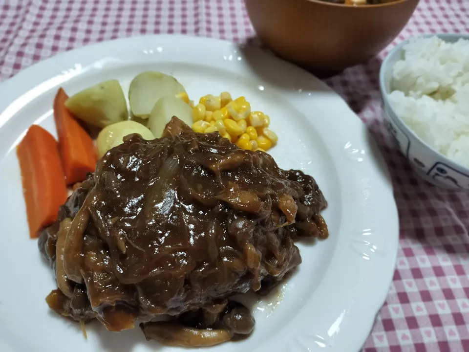 🍄とろ〜り🍄‍🟫きのこソースのハンバーグ|みよぱさん