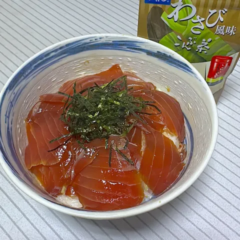 「わさび風味 こんぶ茶」を使ってみたSnapdishの料理・レシピ写真:漬けマグロ丼