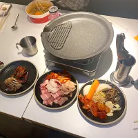 今日の晩ご飯は娘のリクエストで新大久保の「まもなく仁川空港」さんでいただきました。アルコール含めての食べ飲み放題で1人1980円！コスパ良すぎ！まもなく仁川空港 - 新大久保/韓国料理 | 食べログ
https://s.tabelog.com/tokyo/A1304/A130404/13309231/| なびさん