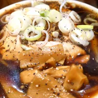 【2025年4月開業】
札幌六坊
札幌ブラック (1,200円)
＋ごはん (150円)
@西早稲田4分
(JR高田馬場駅から徒歩7分)
25120
〈醤64塩21噌󠄀11タ5昆6出5F6冷2〉|大脇さん