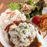 チーズのせハンバーグ|あっきさん
