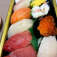 中野　勝田商店　握り寿司1500円|みーさん