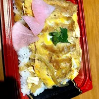 出掛ける準備をする前に #おやつ　かつ丼|ms903さん