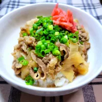 「冷凍牛丼の具でおうち吉野家第２弾！」最後の１つ　やっぱりストレートでしょ　金曜日の疲れた夜には|みるくここあさん