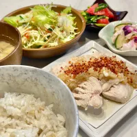 茹で鶏の胡麻と玉ねぎのタレかけ。他。|ぎんさん
