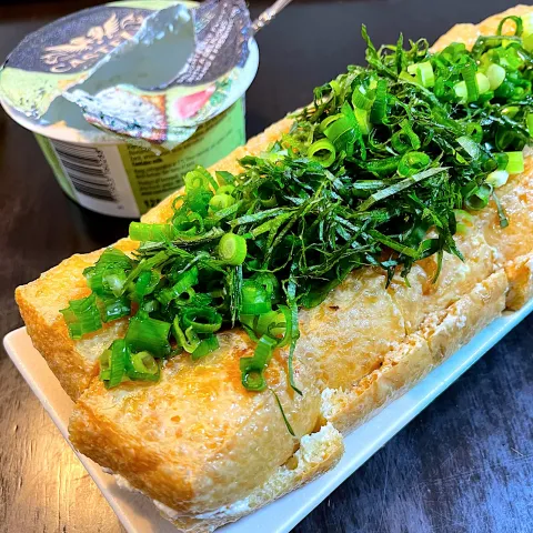 「キャステロ ホイップクリームチーズ ガーリック」を使ってみたSnapdishの料理・レシピ写真:栃尾揚げのCASTELLOガーリックサンド