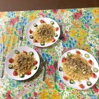 ボクと娘は新大久保でお腹いっぱい食べて晩ご飯抜きでもよかったのですが、それでは留守番していてお腹を空かせている家内がかわいそうなので、ボンゴレビアンコを作りました。|なびさん