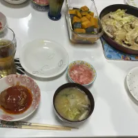 作り置きとアルモンデ晩御飯☆鮭と野菜の蒸し焼き（ゴマドレ）☆南瓜の炊いたん☆煮込みハンバーグ☆酢玉葱（梅肉入り）☆みそ汁（キャベツ・しめじ・ブロッコリー）|Saharaさん