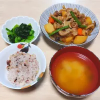 2025 0501　豚肉じゃが　小松菜のおひたし　豆腐とわかめのお味噌汁|いもこ。さん