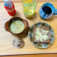 雑穀チーズパン♡ミニかしわおにぎり♡オニオンスープ♡フルーツMIXジュース♡タンポポ珈琲♡R-1|さくたえさん