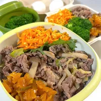現場弁当　ロウカット黑米玄米牛丼　温玉　ブロッコリー🥦|まゆさん