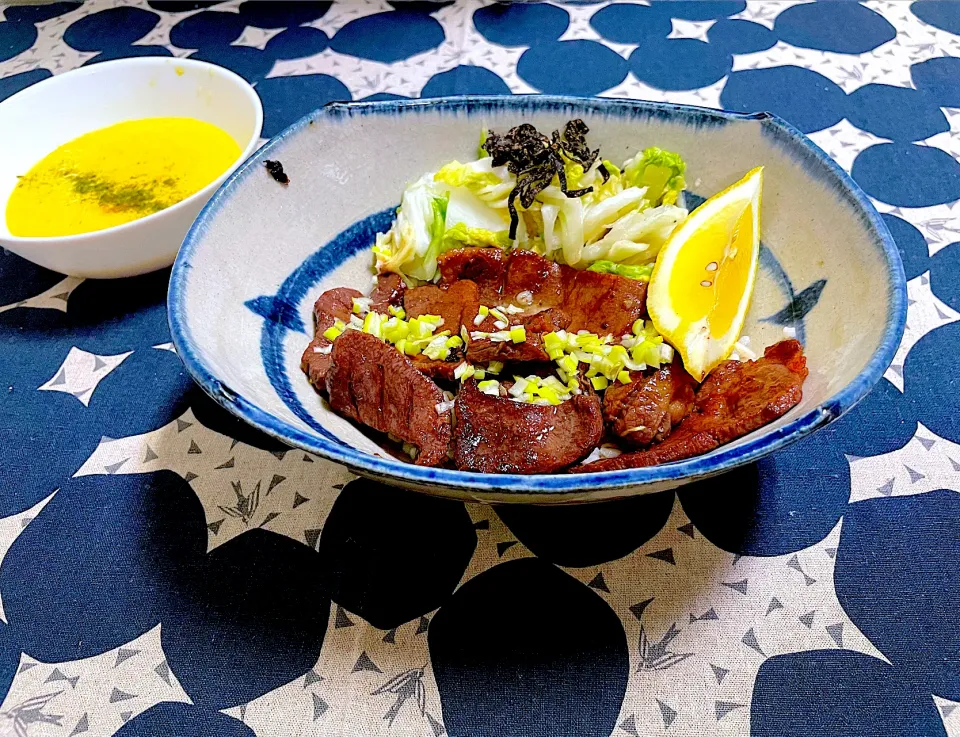 牛タンとろろ丼|ももさん