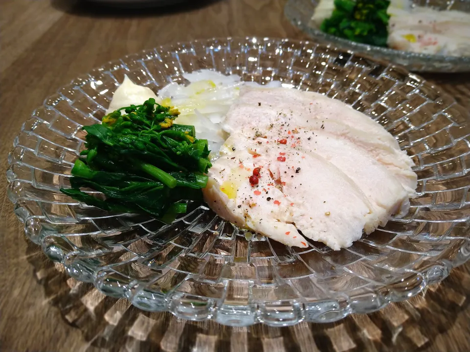 鶏ハムと新玉ねぎと菜花|古尾谷りかこさん