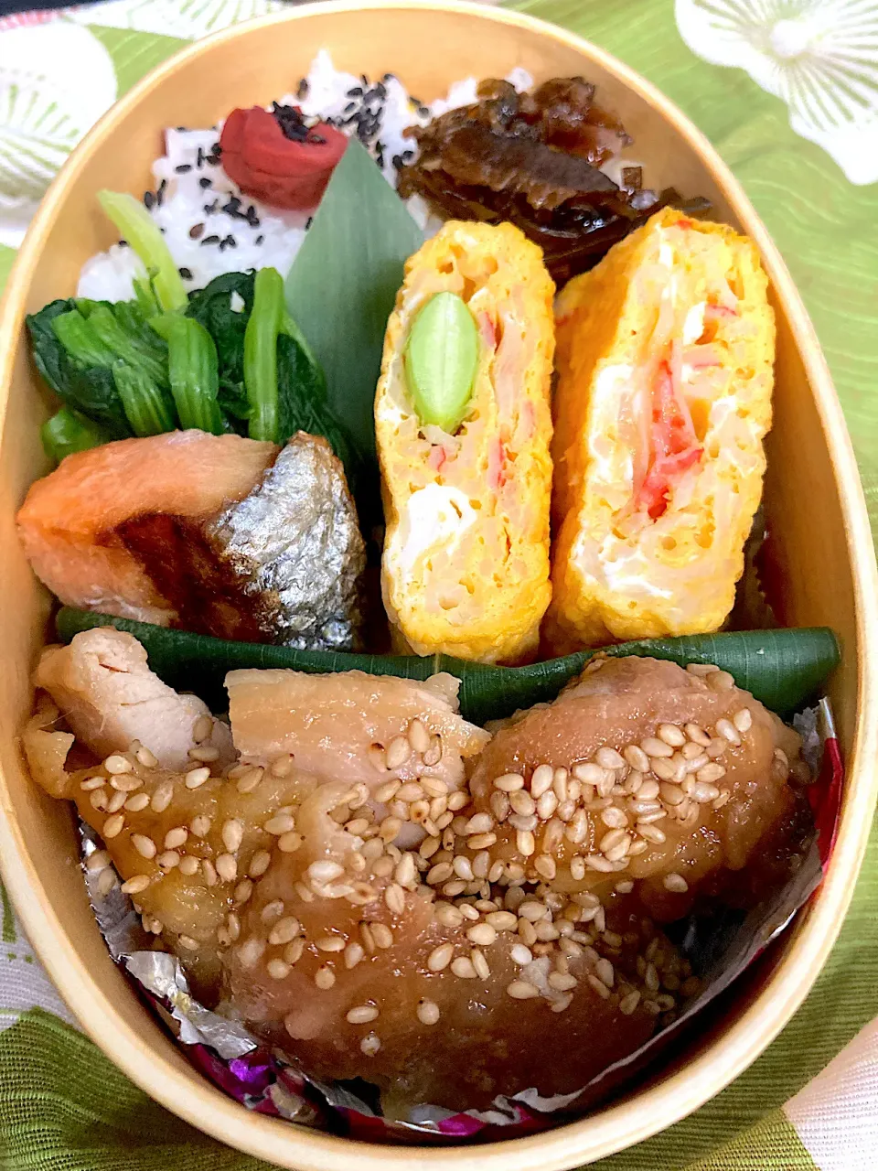 カニカマと枝豆の卵焼き、鶏もも甘辛煮鮭の西京焼きほうれん草|ナタママさん