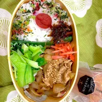 豚の生姜焼きと小松菜おひたし、テンション低めで作った割に食べたら美味しかった。|ナタママさん