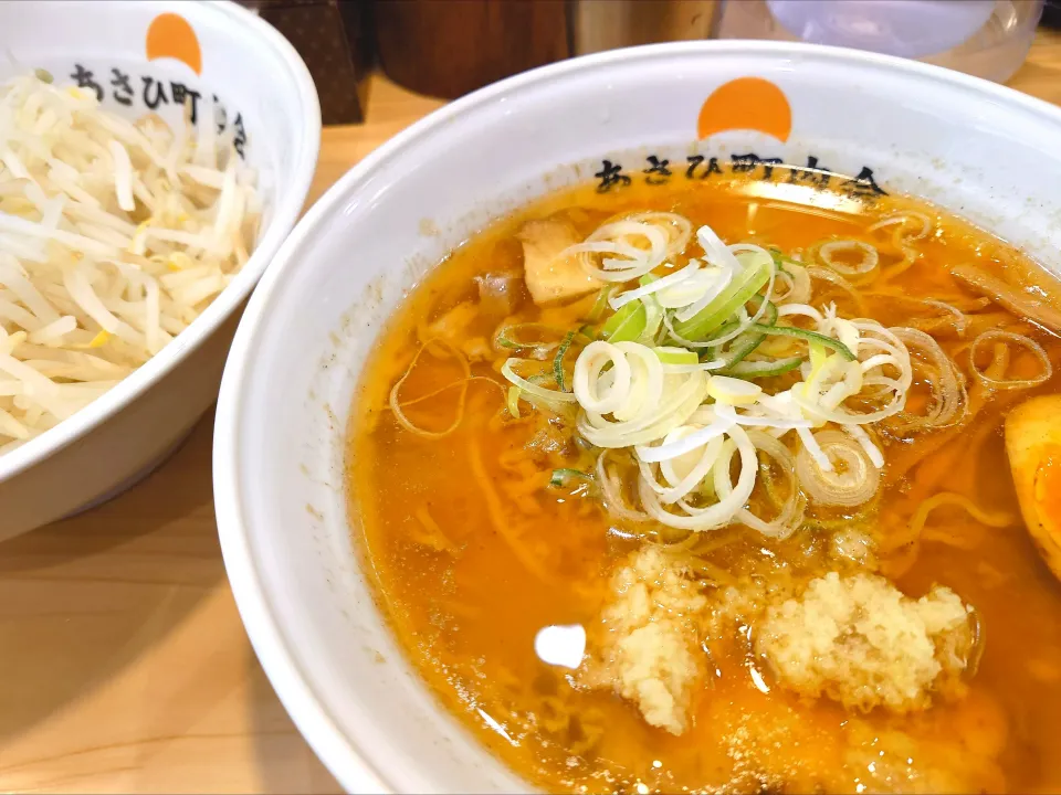 【食べログ TOKYO ラーメン 百名店 2024 選出店】 
【価格改訂】
あさひ町内会 
20年前に恋した味噌ラーメン
 (半玉子付き、1,250円) 
＋茹でもやし (別丼、150円) 
＠板橋区役所前4分
 (JR板橋駅から徒歩12分)
25121
〈醤64塩21噌󠄀12タ5昆6出5F6冷2〉|大脇さん