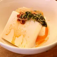 「旨ラー油de昼ごはん」
美味しい 豆腐に 旨辛ラー油ダレ
常備菜とスープを添えて昼ごはん💦|ばくあんしゃさん