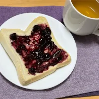 ブルーベリージャムのトースト|マシュマロールさん