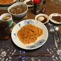 ナポリタンスパゲッティ、煮物、味玉、具材入りタマネギスープ、麦茶、チョコケーキ(昼飯)| enarinさん