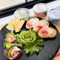 キャステロホイップクリームチーズのモーニングプレート| トコトコさん