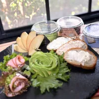 キャステロホイップクリームチーズのバケットプレート|トコトコさん