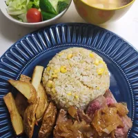 ☆夕飯☆ステーキ、ガーリックライスもち麦入り、フライドポテト、サラダ、味噌汁|ｼｮｺﾗさん