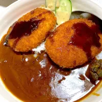 ハヤシカレーコロッケ入り、ピリ辛きゅうりの浅漬け|Ayaさん