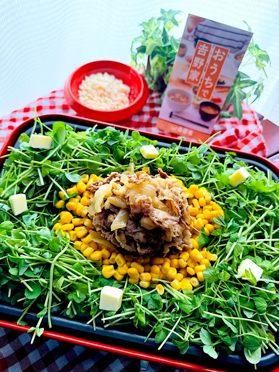 おうち吉野家の冷凍牛丼の具でホットプレートの牛丼バターライス🍚🧈|🌺🌺Foodie🌺🌺さん