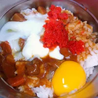 生タマゴ乗せ甘口レトルトカレーライス|darkbaronさん