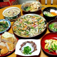 …で結局冷蔵庫、冷凍庫整理の晩御飯＆晩酌のアテはこんな感じに😊 今日1日分ではありません 私が1泊2日の繰り返しで留守にするので 主人の3日分の作り置き料理も兼ねてます(*^^*)|🐈⸒⸒⸒⸒つるのダンス🐈🐾さん