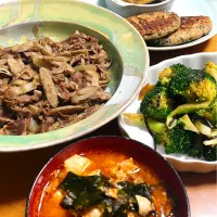 ＊あったかユッケジャン風チゲと牛ごぼうのすき煮♪＊|ultramarineさん