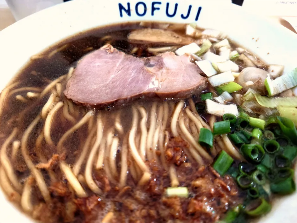 【5/6までの催事出展 from 
札幌市】
らーめんつけ麺 NOFUJI 
魚介醤油らーめん
＠東武百貨店池袋店 海明け 雪どけ
ぐるめぐり 大北海道展
25122
〈醤65塩21噌󠄀12タ5昆6出5F6冷2〉|大脇さん