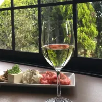 「常備菜と純米酒で昼飲み」
日差しの強さと角度が侮れなくなって来ましたね(^^) 作り置きの惣菜と冷やした日本酒で 窓辺の昼飲み💦|ばくあんしゃさん