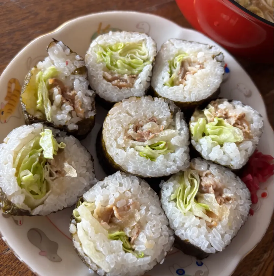 吉野家🐮冷凍牛丼の具とレタス🥬で簡単巻き寿司|たつかばさん