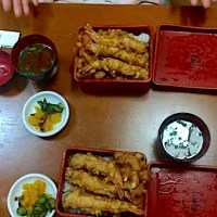 今日は家内と大河ドラマ「べらぼう」の名所巡りをしに浅草・吉原界隈を散策します。まずは雷門そばの天ぷらの老舗「三定」さんで特上天丼をランチにいただきます。|なびさん