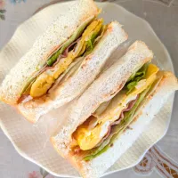 ベーコンレタスたまごサンド🥪|じょうさん