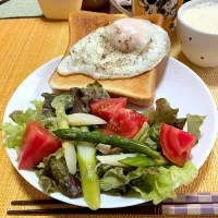 目玉焼きトースト🍳|akkoさん