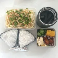 うどん(麺つゆ)
ミートボール
マカロニサラダ
卵焼き
きゅうりの漬物
枝豆
🍙×2
ウィダーインゼリー×2(写真忘れ)|ayumomさん