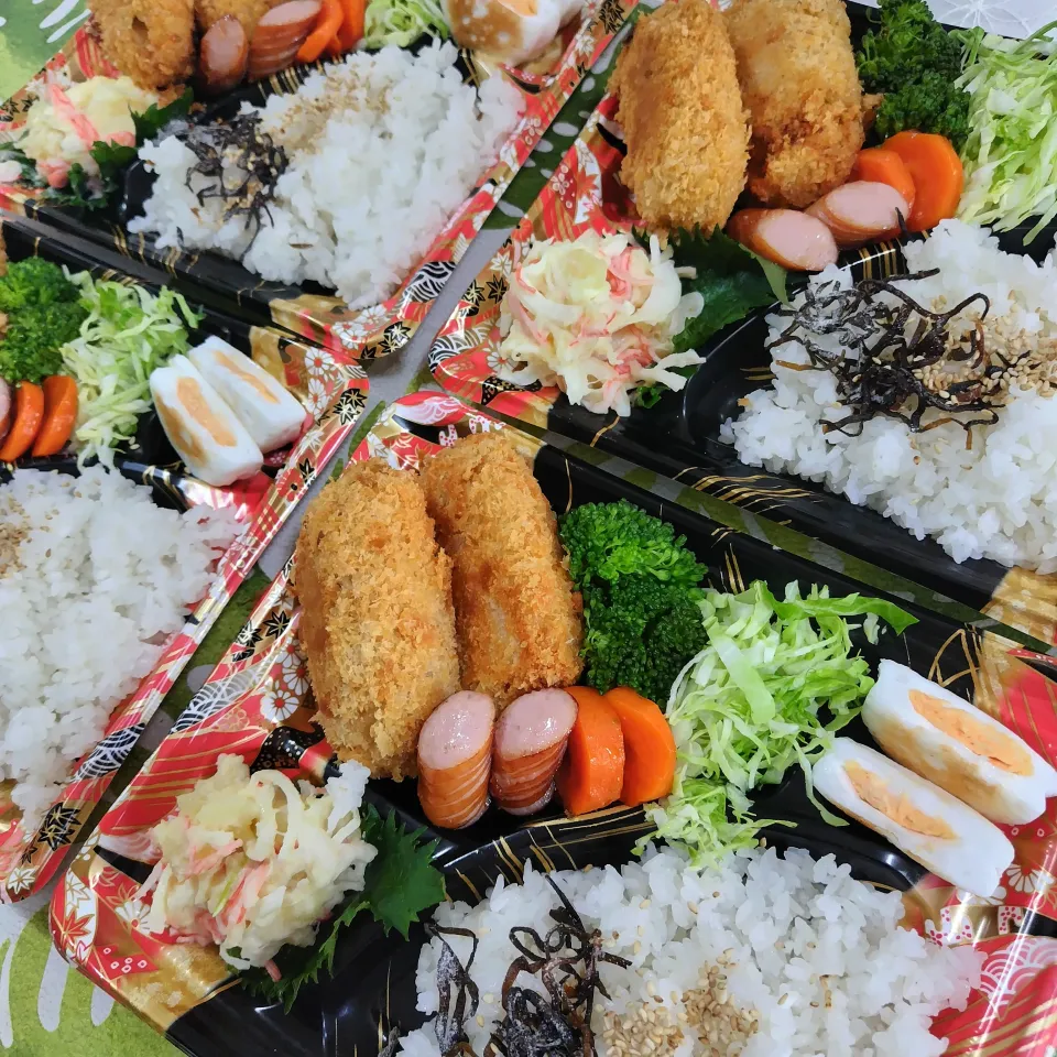 お弁当の空き箱で、新たに海老クリームコロッケお弁当です✨|rikako♪。.:＊さん