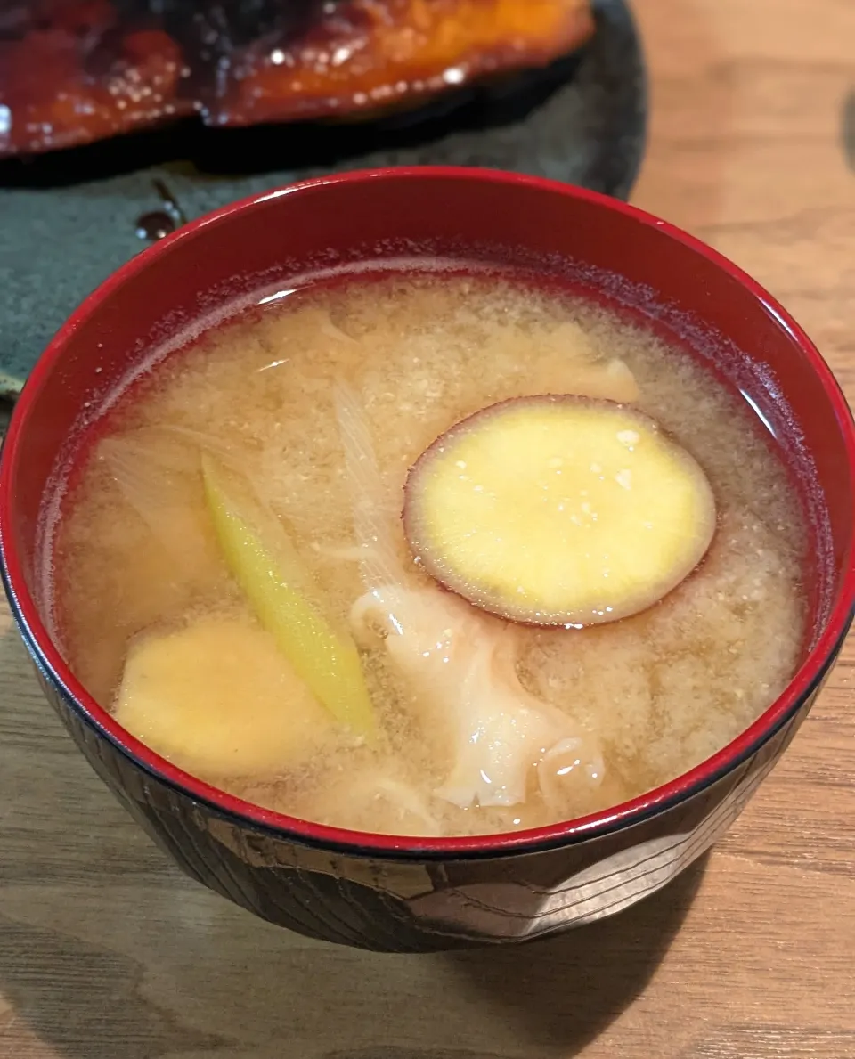 さつま芋とハナビラタケの味噌汁|あぼちさん