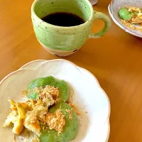 蓬餅に乳酸菌きな粉と焼き芋でおやつ。|さくたえさん
