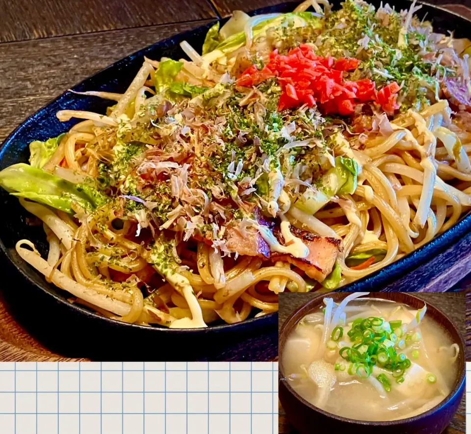 今日の麺好きランチは                                                  「鉄板焼きそば・具材たっぷり味噌汁」|mottoさん
