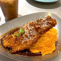 Deep fried fish with omelette rice|信生さん