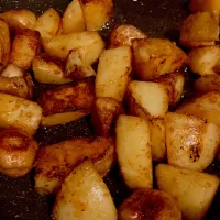 新じゃがとマッシュルームのガーリックバター醤油🥔🍄|gunlove❤さん