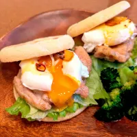 自家製ペペロンマヨネーズで食べるエッグチキンマフィン|ロギーさん